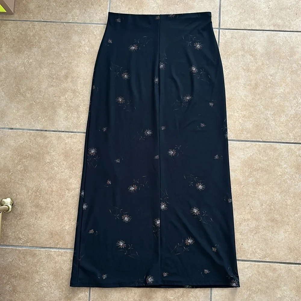 Hennes Collection - Vintage Black Floral Maxi Skirt - Picture 2 of 4